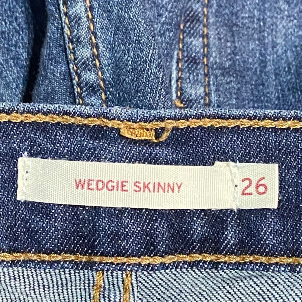 Levi's Wedgie Skinny Jeans Dark Wash High Rise Raw Hem Button‎ Fly Size 26